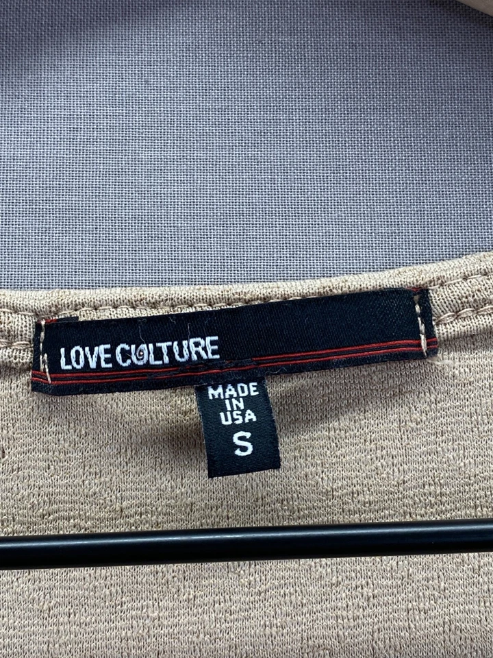 Vestido Love Culture Mujer Beige Cuello en V Manga Larga Calce y Acampanado Talla Pequeña Foto 4 de 4