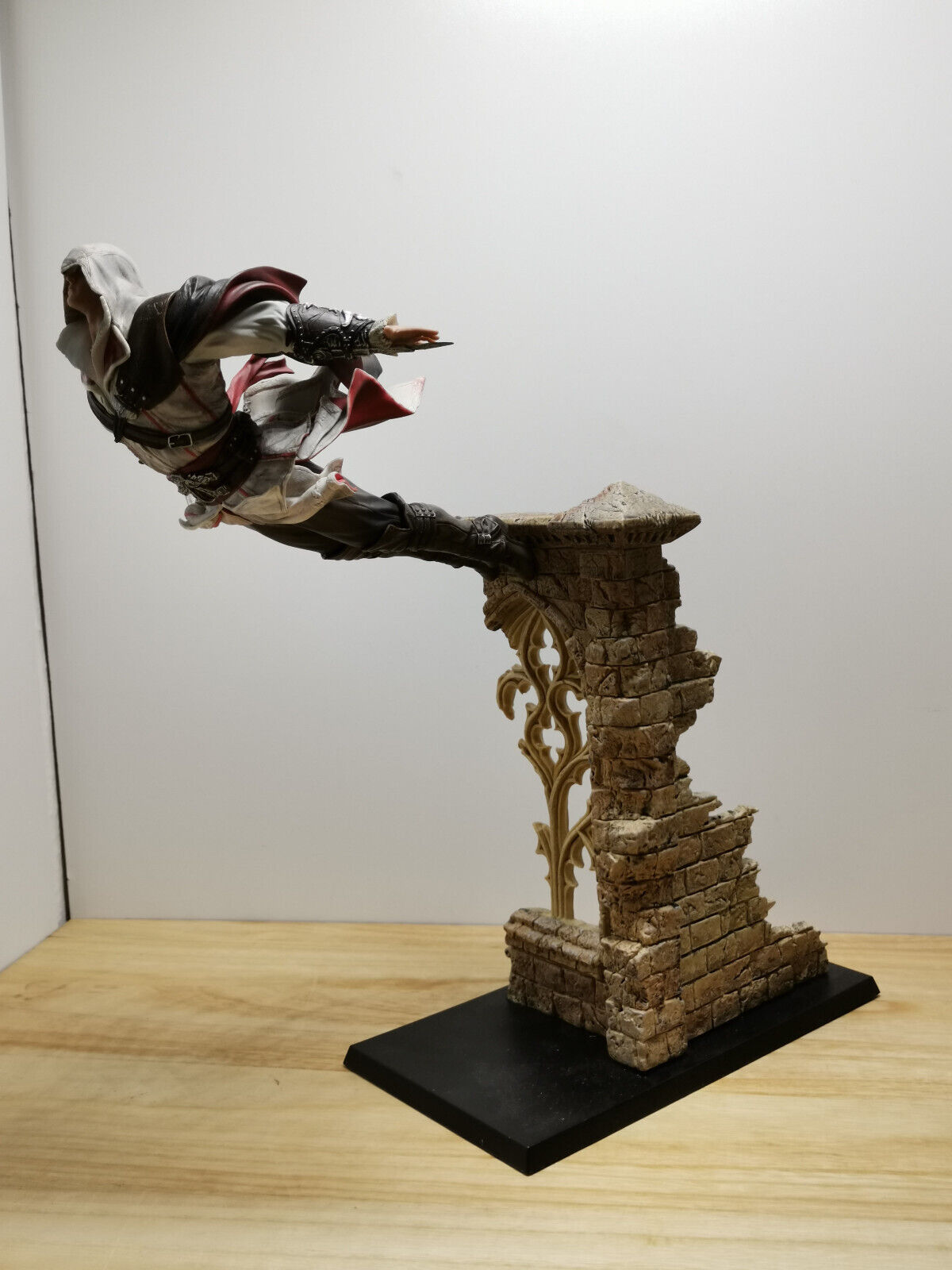 Ubisoft Collectibles Assassin's Creed II Ezio Leap Of Faith Statue 2016