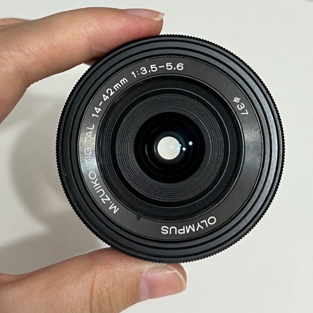 Olympus M.Zuiko Digital ED 14-42mm f/3.5-5.6 EZ Lens Black Near
