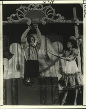 1982 Press Photo Scene from "The Great Houdini" - nox25298