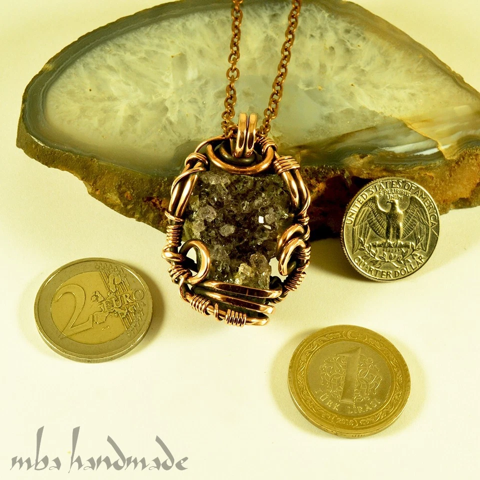 Colgante de cristal de amatista - Joyería hecha a mano envuelta en alambre de cobre envejecido Foto 2 de 4