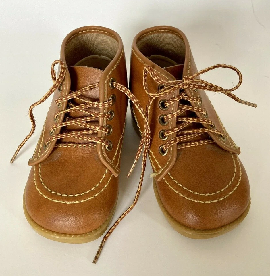 Hermosos zapatos de vestir para niños pequeños marrón talla 2 1/2 - ¡Muy lindos! Foto 2 de 4