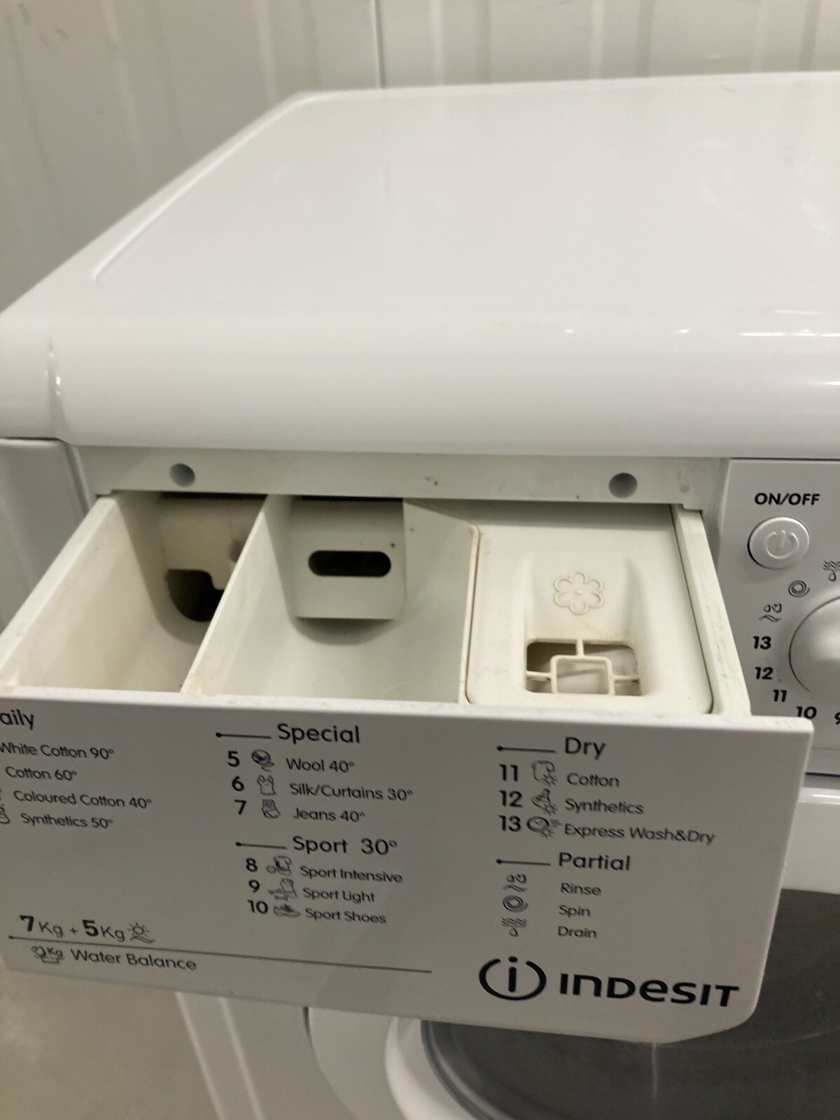 Freestanding Indesit washer dryer Model IWDD 7123 eBay