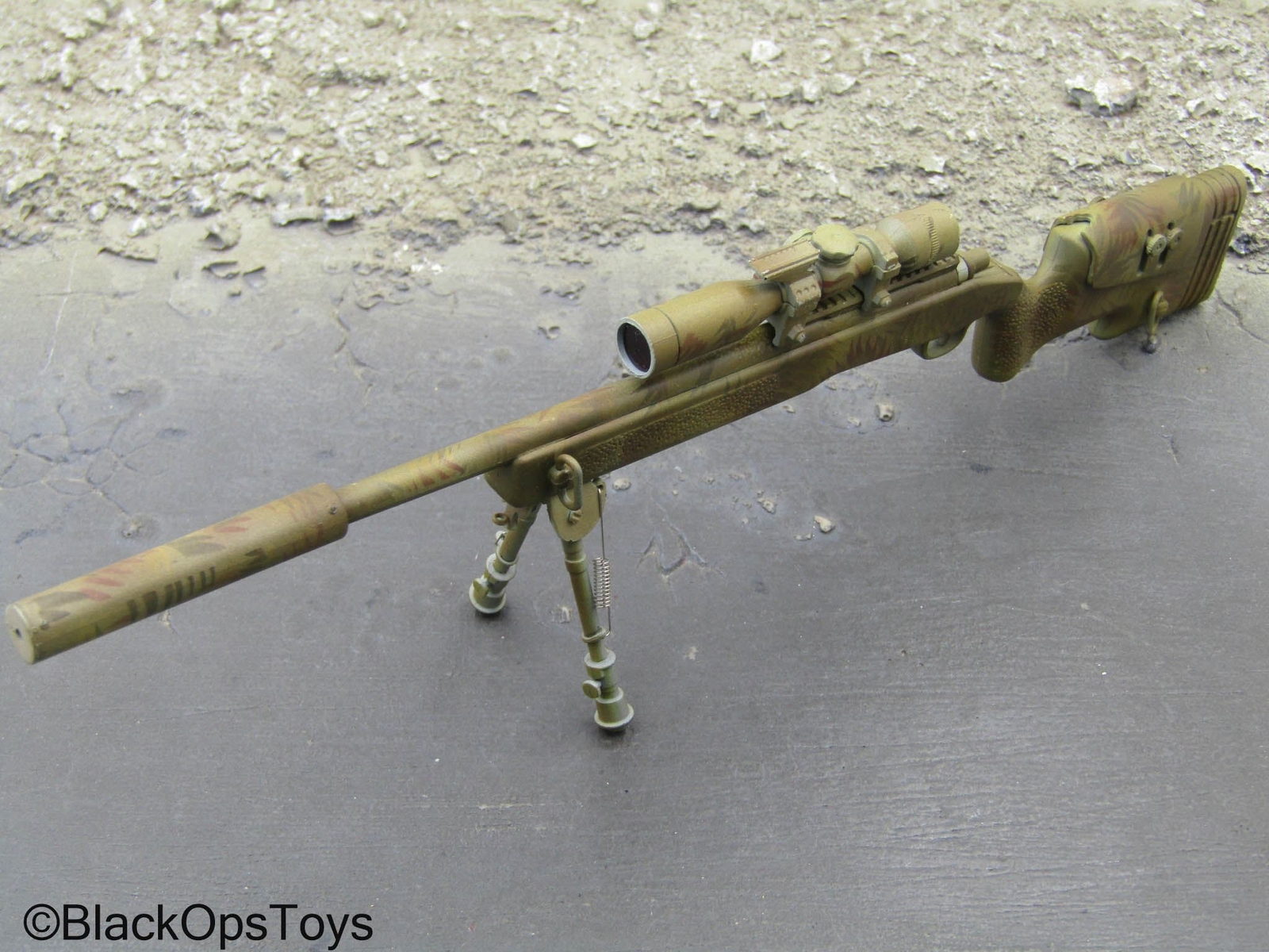 Brinquedo Hot Toys escala 1/6 - Rifle sniper camuflado M40A3 com