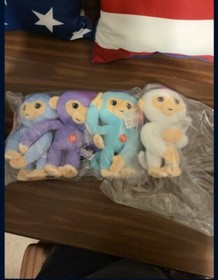 NWT Fingerlings 10 Inch Posable Plush with Sound