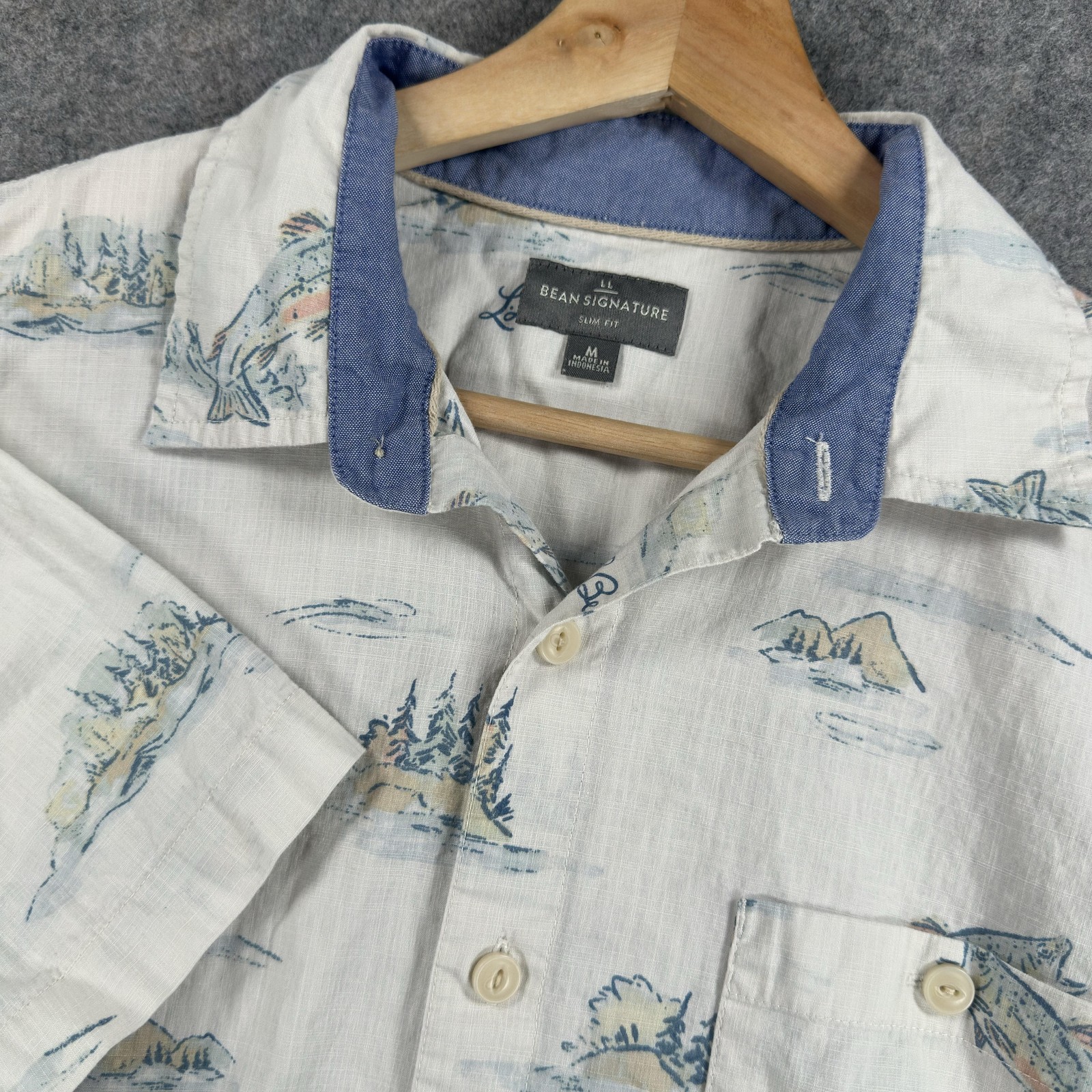 LL Bean Signature Shirt Mens Medium White Fish Print Short Sleeve Cotton