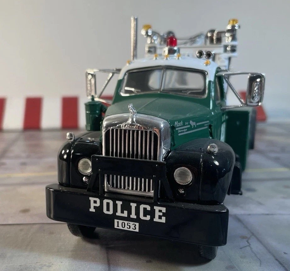 罕见 1/34 First Gear 复古纽约警察局绿色白色黑色 Mack Tow 卡车原装阅读 — 第 3/4 张图片