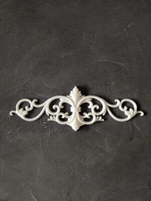 Ornate furniture pediment embellishment 19 cm long, furniture applique (White)