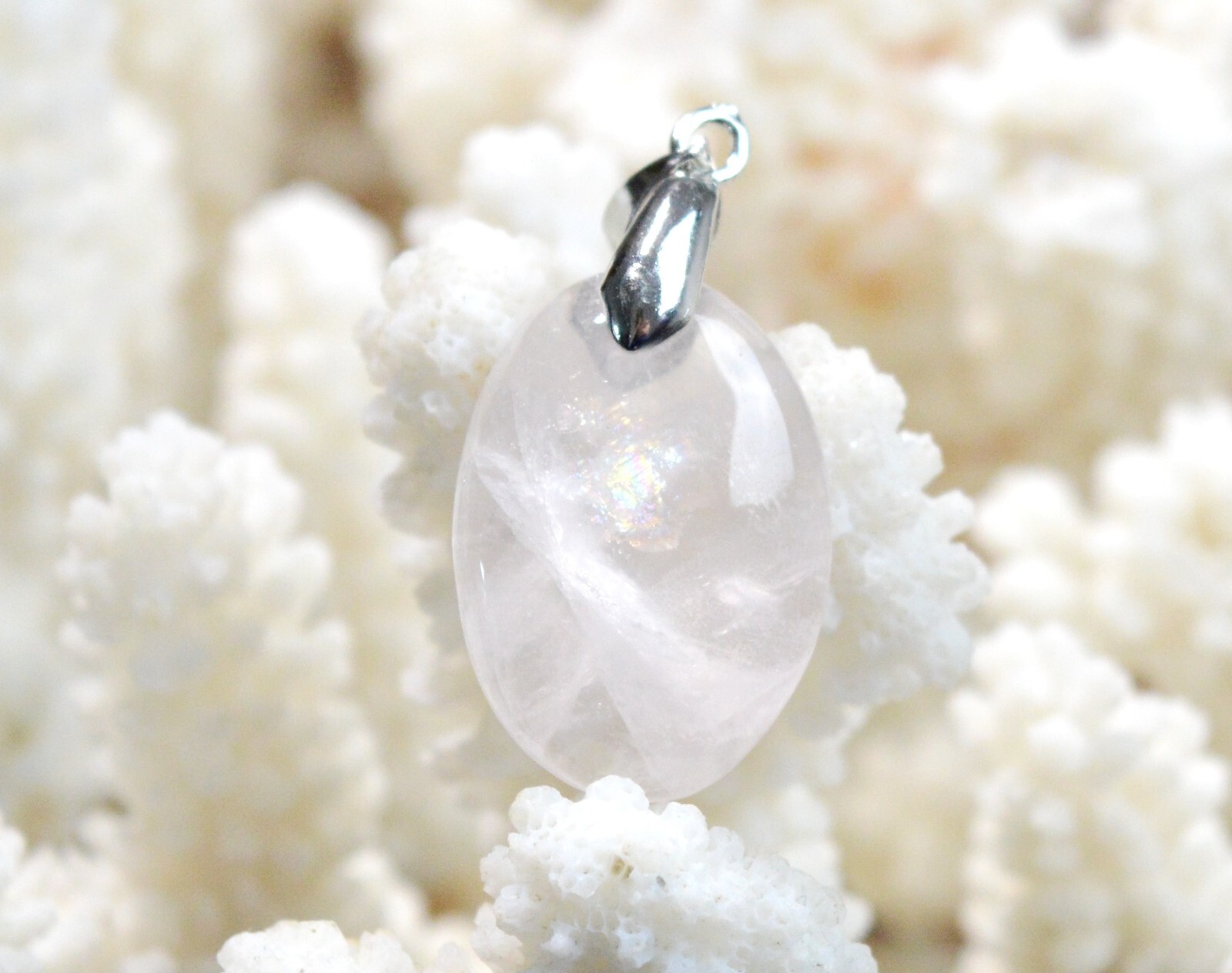 Pendentif en quartz rose de Madagascar 25 carats, le cadeau d'anniversaire idéal et attentionné
