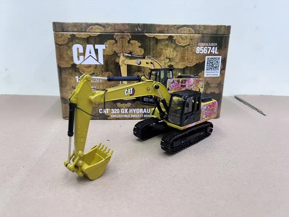DM 1/50 Cat 320 GX Hydraulic Excavator Diecast Model Limited edition 85674L - Image 2 of 4