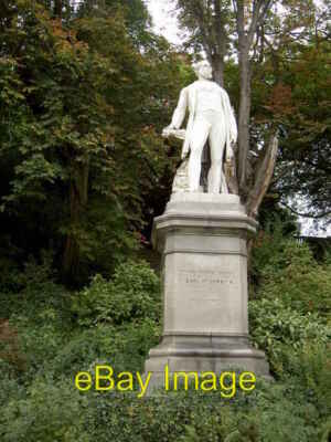 Photo 6x4 Miller Park Preston/SD5329 This fine fellow is the Earl of Der c2007