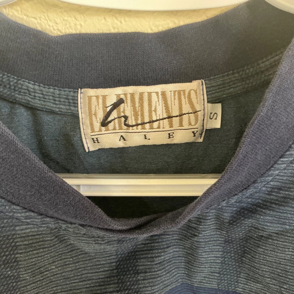 Pullover cortavientos de golf Kansas Jayhawks para hombre pequeños elementos azul y gris de colección Foto 3 de 4