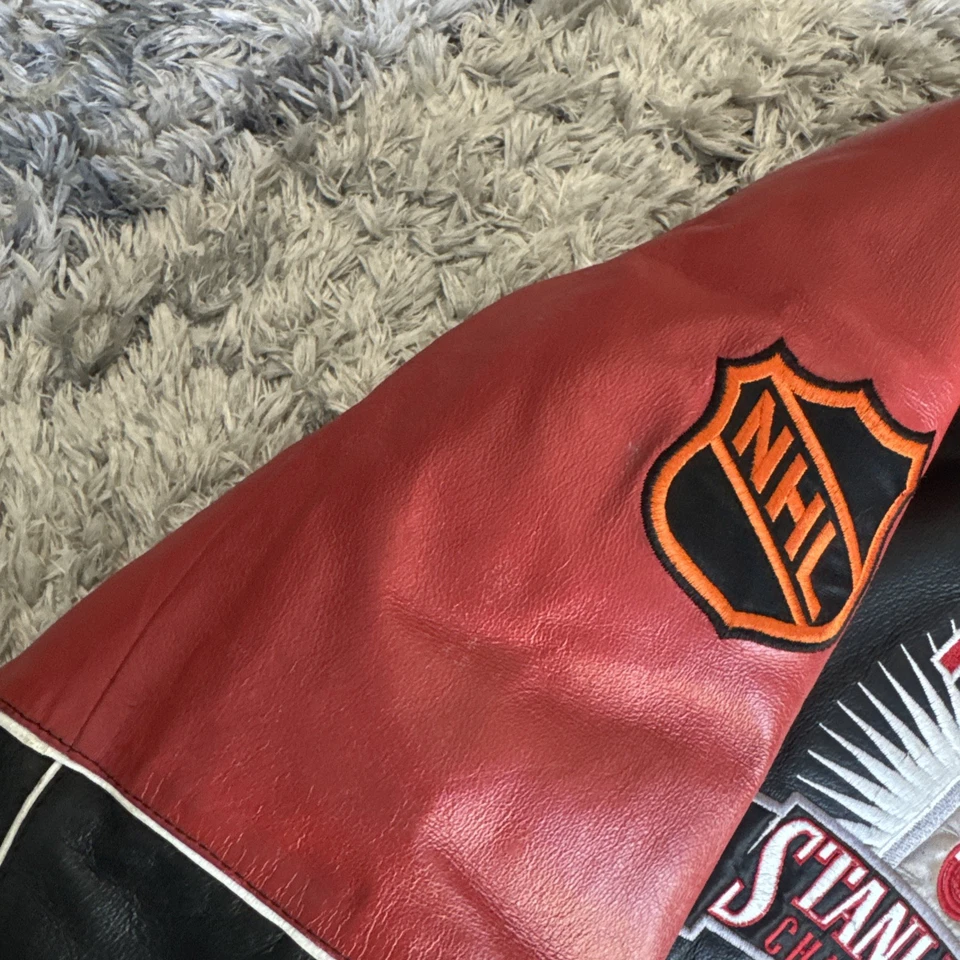 Vintage Pro Player Detroit Red Wings Stanley Cup Champions 1997 Leather Jacket - Image 4 of 4