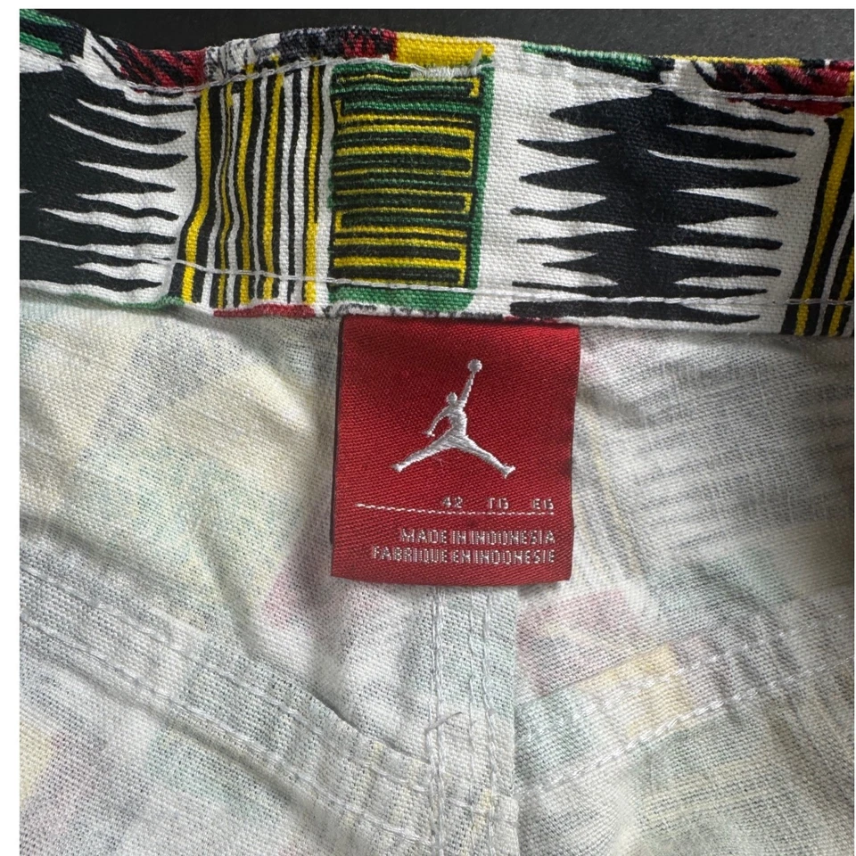 Shorts masculino Nike Air Jordan BHM estampa Kente 42 multicolorido gráfico raro tribal - Imagem 3 de 4