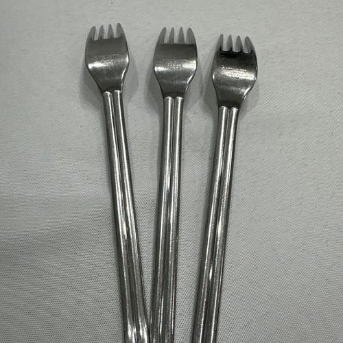 (3) REED & BARTON SELECT FORKS 18/10 STAINLESS - 8 in - Picture 6 of 7