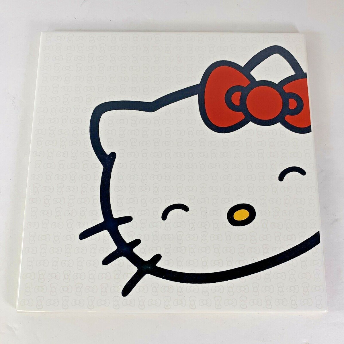 HELLO KITTY テーブル 60cm x 80cm HELLO KITTY テーブル 60cm x 80cm - メルカリ