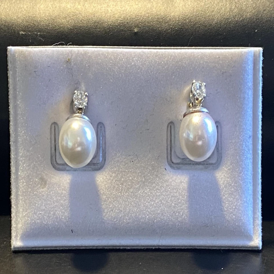 Orecchini da donna in argento 925 di perle bianche con zirconi piccoli leggeri - Immagine 2 di 4