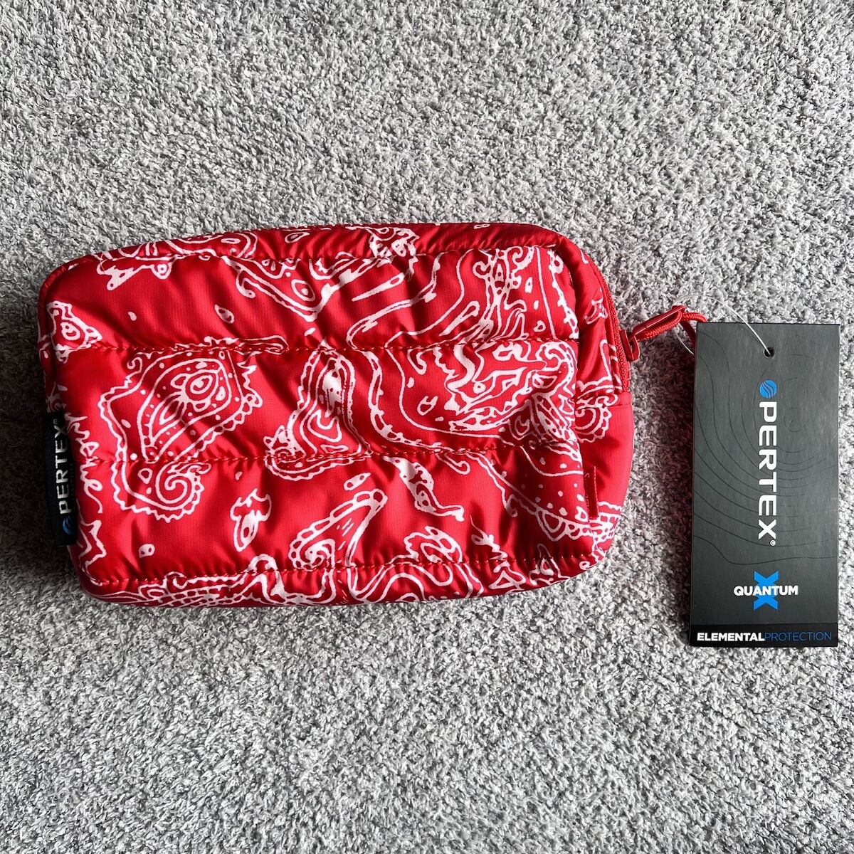 🎒Supreme Puffer Pouch Red Paisley FW22 Brand New DS With 🎒Supreme Puffer Pouch Red Paisley FW22 Brand New DS With