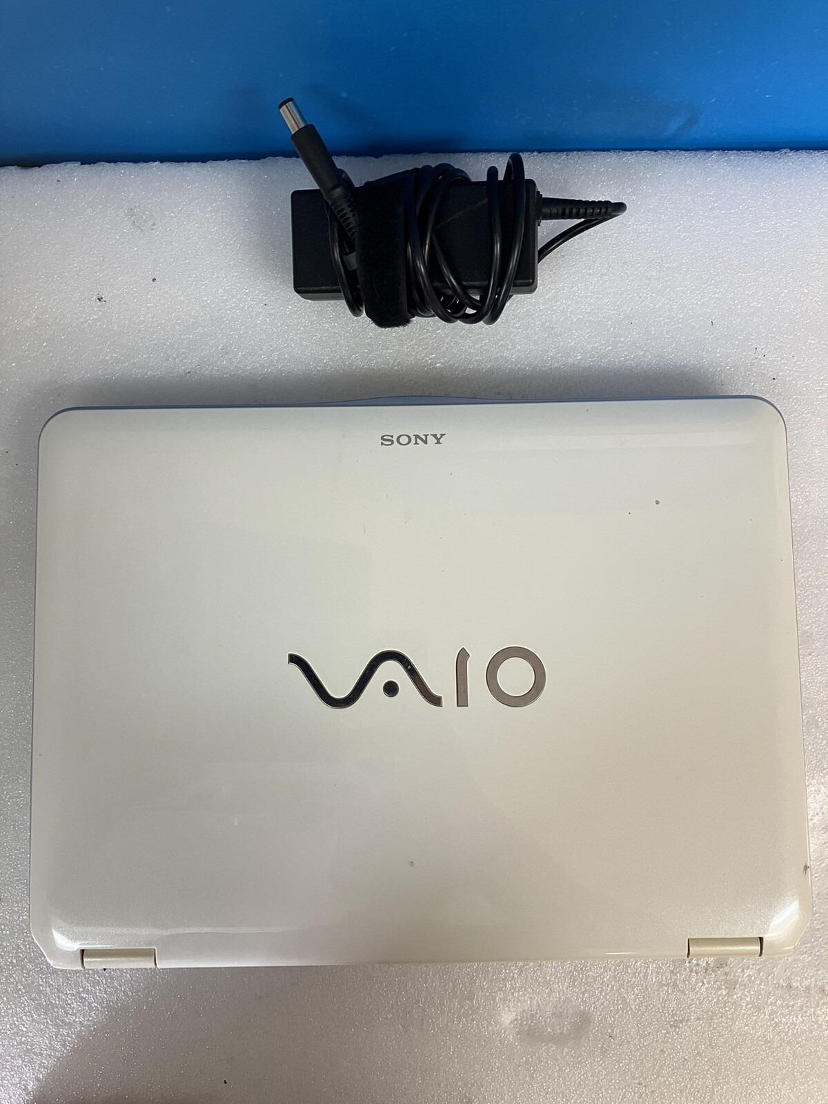 ~ SONY VAIO PCG -3G5L 14" Laptop Core2Duo T6500 2.1GHz 4GB RAM 300GB Win7 (Read) - Picture 2 of 15