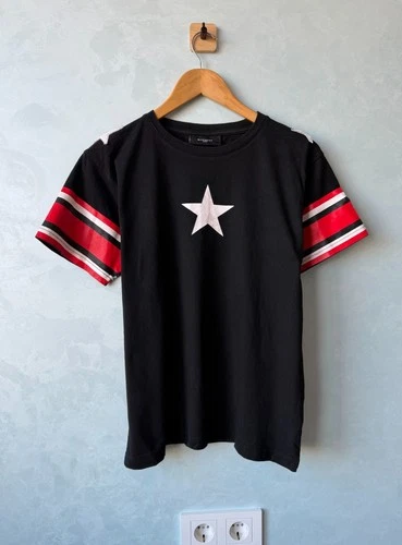 Givenchy Star Applique Stripe Sleeve T-Shirt Black Red Size M Riccardo Tisci