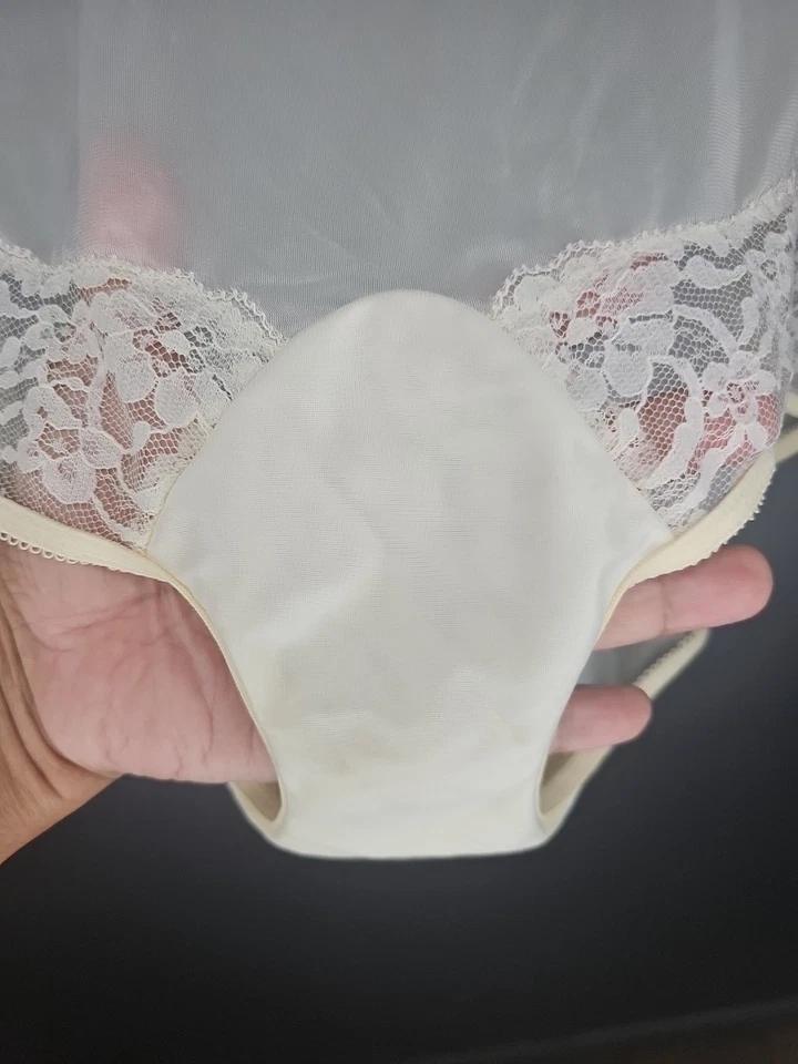 Винтажные нейлоновые бежевые прозрачные трусики Vanity Fair Tricot с кружевной отделкой размер 7 - Изображение 3 из 4