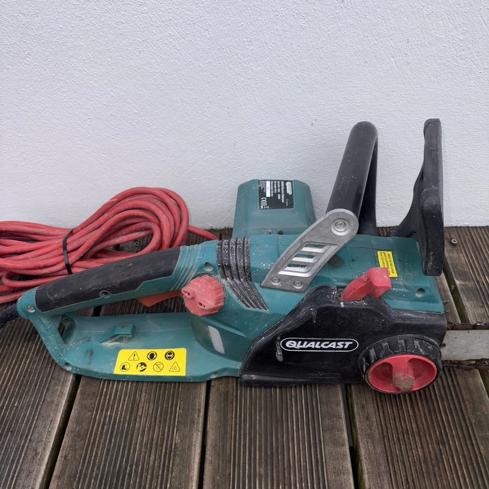 Qualcast YT 4353-02 Electric Chainsaw 40cm Cut 2000W Garden Chain Saw - Image 2 of 4