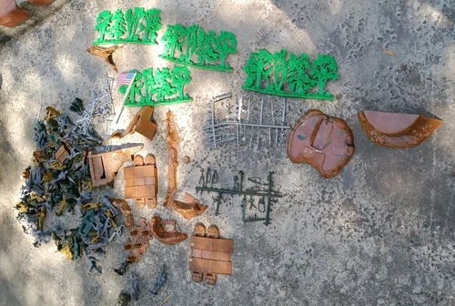 Marx 1963 Possibly Sears/Allstate “Army Combat” Set Multiple Figures Barbed Wire