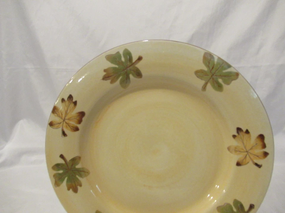 Круглая сервировочная тарелка Pottery Barn Fall Leaf Leaves зеленая желтая 12 дюймов видео - Изображение 2 из 4