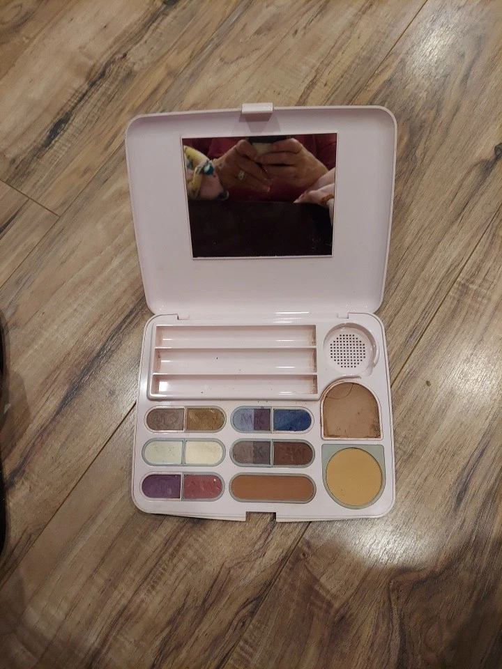 Mary Kay - Estuche de Maquillaje Paleta de Colores Rosa, Incluye Espejo. Incluye maquillaje  Foto 2 de 4