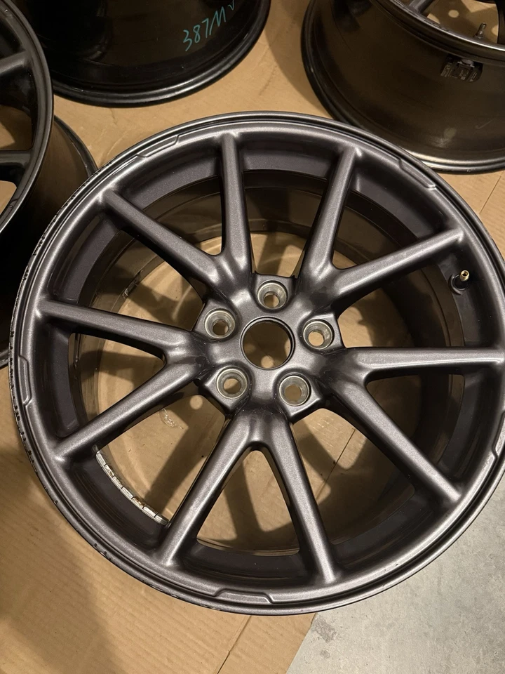 Juego Llantas 2017 2018 2019 2020 2021 2022 2023 Tesla 3 OEM Fábrica 18 96276 Foto 2 de 4