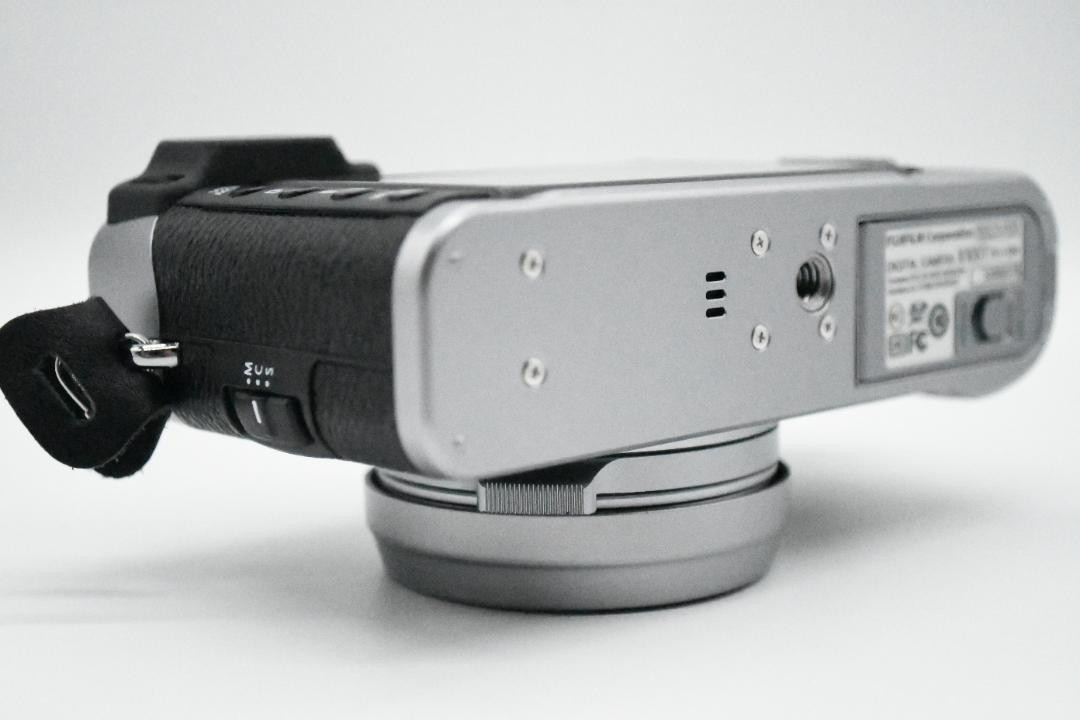 ★超美品★ X100T 富士フイルム FUJIFILM シルバー 付属品完備 Amazon | FUJIFILM デジタルカメラ X100T シルバー FX-X100T S