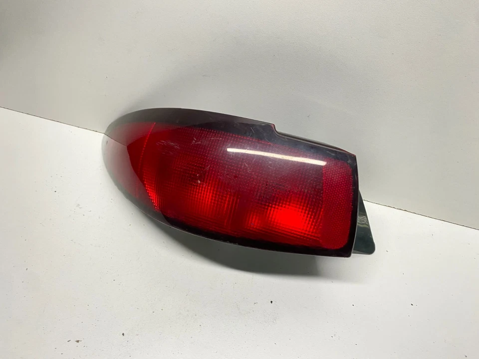 1998 - 2003 福特 ESCORT 左侧 QTR 面板 MONUTED 尾灯 原始设备制造商,166 - 1888B — 第 2/4 张图片