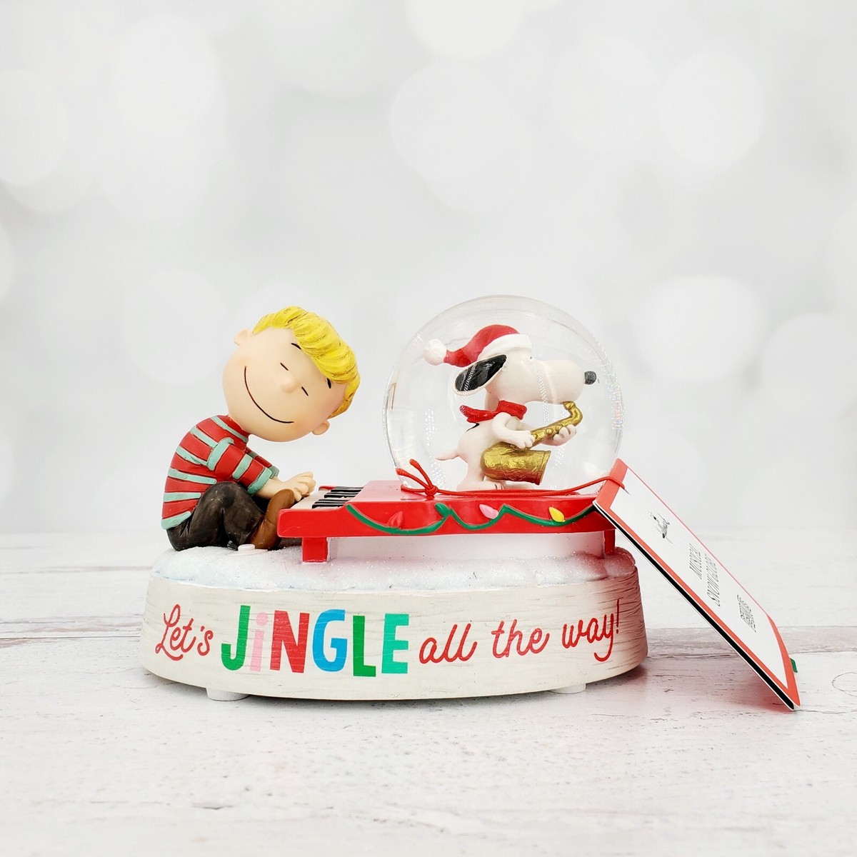 2020 Hallmark Peanuts Gang Snoopy Musical Snow Globe Jingle All