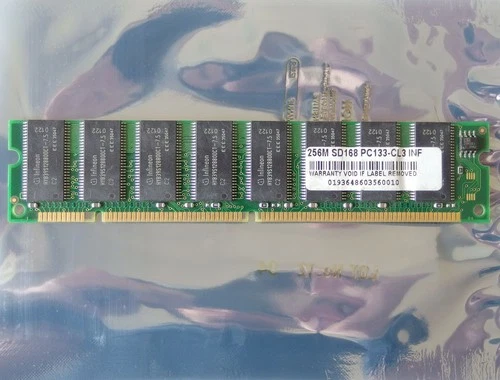 Infineon HYB39S128800CT-7.5 256MB PC133 CL3 168-pin DIMM SDRAM