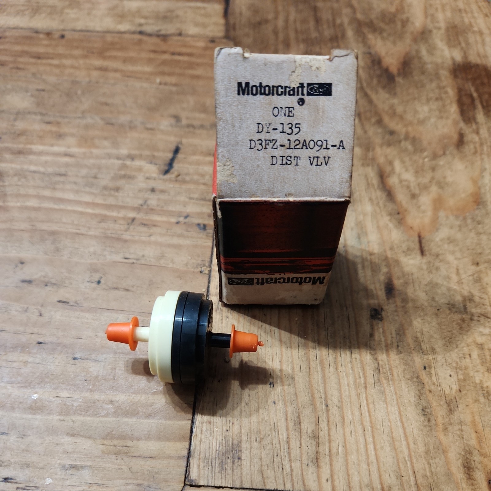 NOS OEM Motorcraft Distributor Vacuum Control Valve DY-135 D3FZ-12A091-A 862
