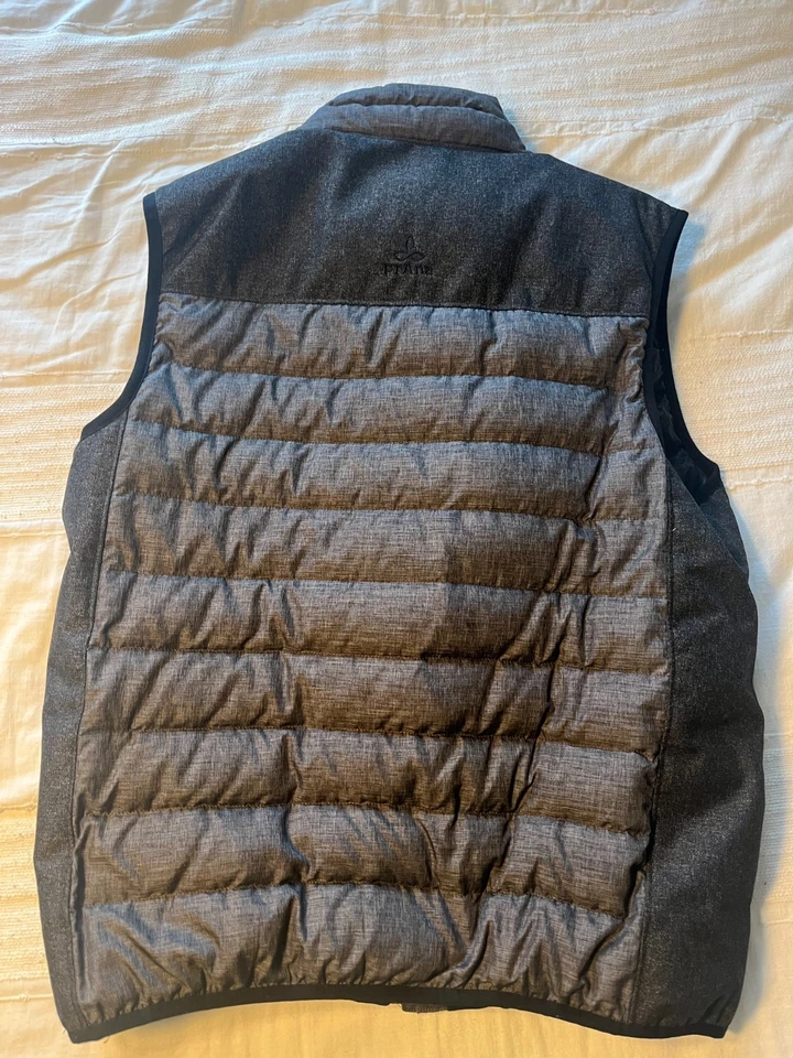 Chaleco PrAna Pequeño Gris Carbón y Negro Aislado Cremallera  Foto 2 de 4