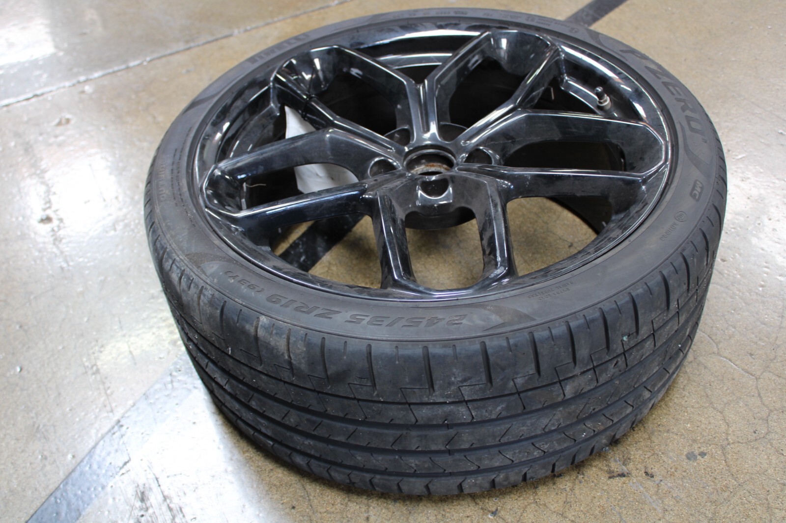 Lamborghini Huracan, LP 580, Front Wheel, Used, Scratched, P/N 4T0601017AQ