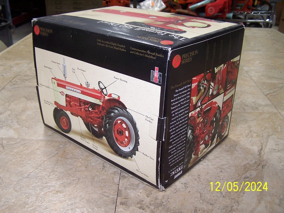 Ertl Precision Classics #19 Farmall 560 Diesel Tractor MIB - Image 4 of 4