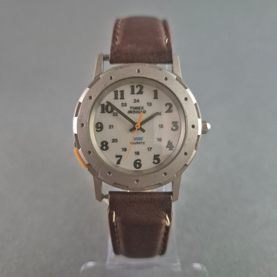 Klassische Timex Indiglo Herrenarmbanduhr   Funktionalität und Retro-Charme