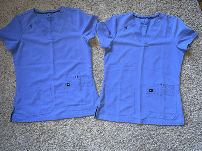 2 -BEYOND SCRUBS Sunny 3 Pocket V-Neck Scrub Top Womens SIZE XS Ceil Blue 1001SB