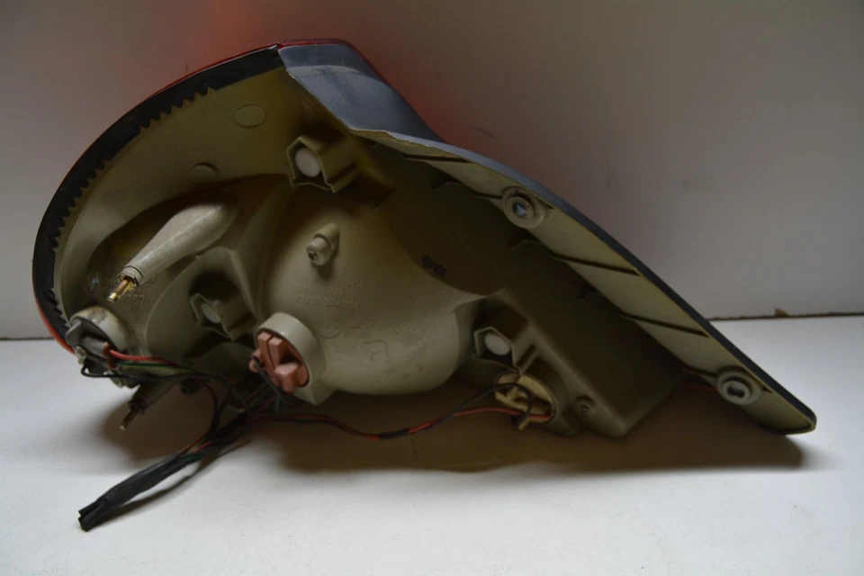 2001 - 2002 KIA SPECTRA REAR RIGHT PASSENGER SIDE TAILLIGHT LAMP OEM, 166-59345 - Image 2 of 4