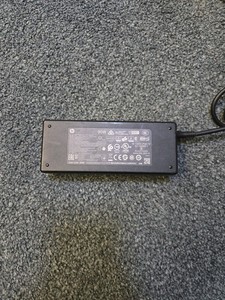 Original HP TPN-CA18 Netzteil AC Adapter schwarz 90W UK Stecker Laptop Ladegerät