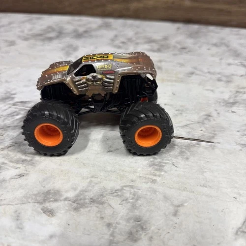 Monster Jam Max-D Monster Truck Die-Cast Vehicle 1:24 Scale Vintage Authentic