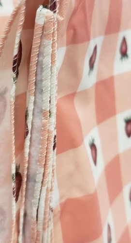 Vinyl Flannel Back Tablecloth,60"Round,STRAWBERRIES ON PINK &WHITE CHECKERED NEW - Picture 6 of 6