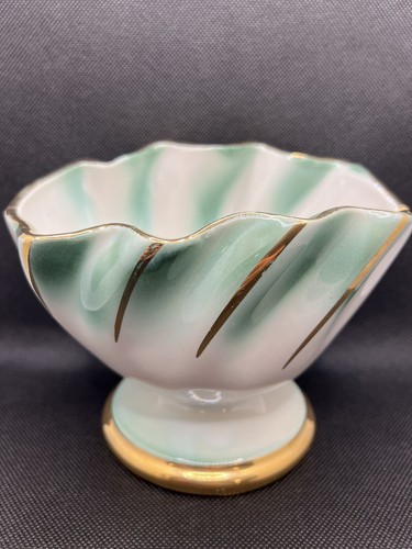 Vintage Regal USA Green, White and 23K Gold Trim Ribbon/Shell Planter