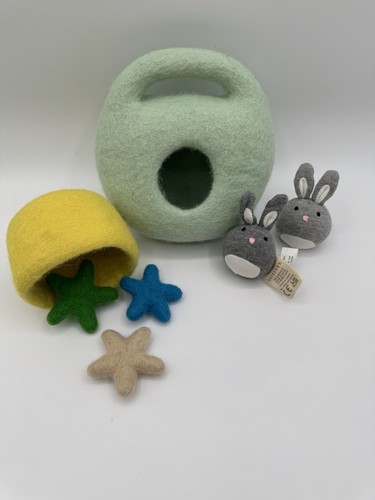 Lovevery Bunnies in a felt burrow green pouch Babbler Learning Transfer Stars