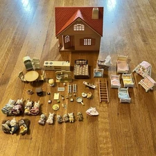 Sylvanian Families Calico Critters Copper Beech Cottage with Dolls Accessories