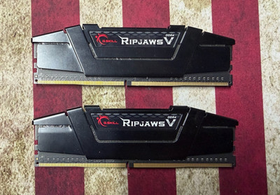 G.Skill Ripjaws V 8GB (2x4GB) DDR4 RAM 3200MHz (F4-3200C16D-8GVKB)