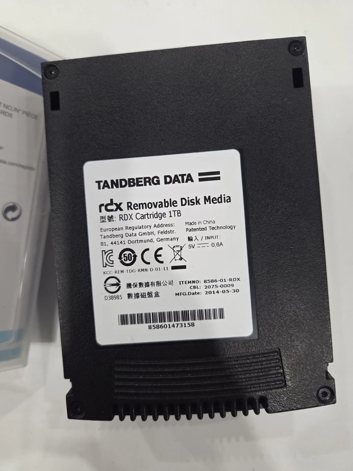 Cartucho de medios de disco extraíble Tandberg Data RDX 1TB - Modelo 8586-01-RDX -... Foto 3 de 4