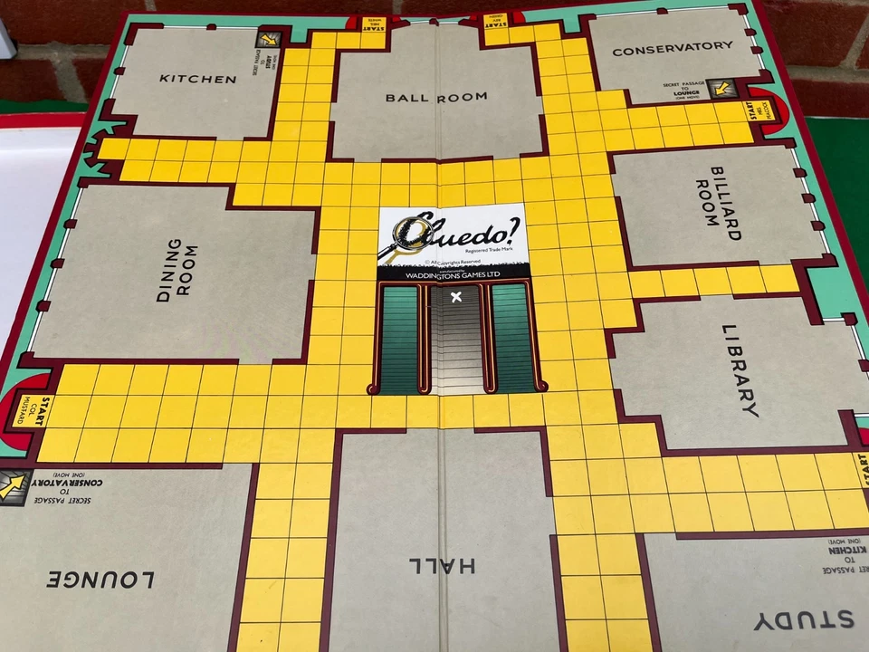 Cluedo Vintage Board Game Excellent Complete Condition 1990 - Image 3 of 4